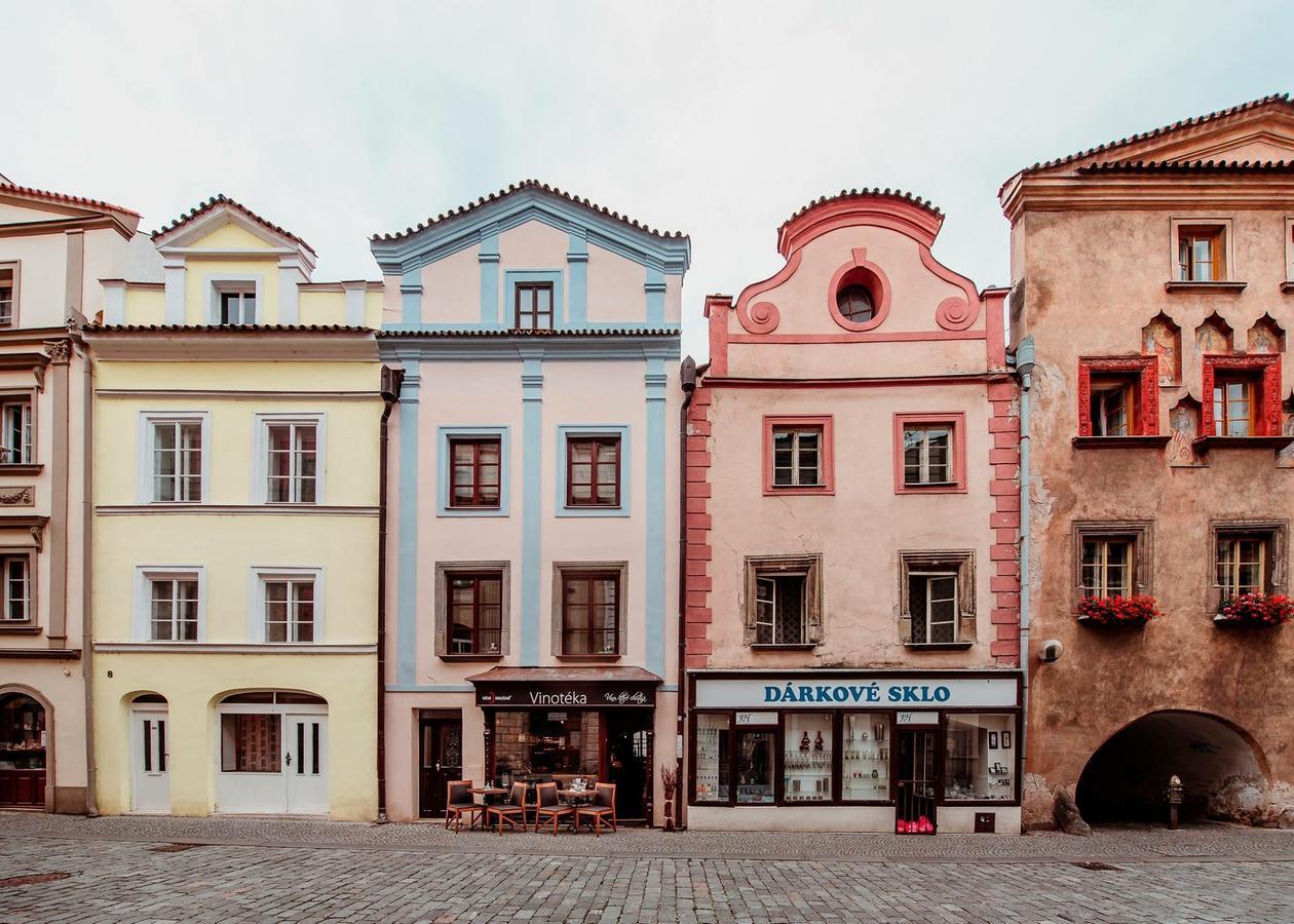 Penzion Vino Hruska Pardubice Exteriör bild